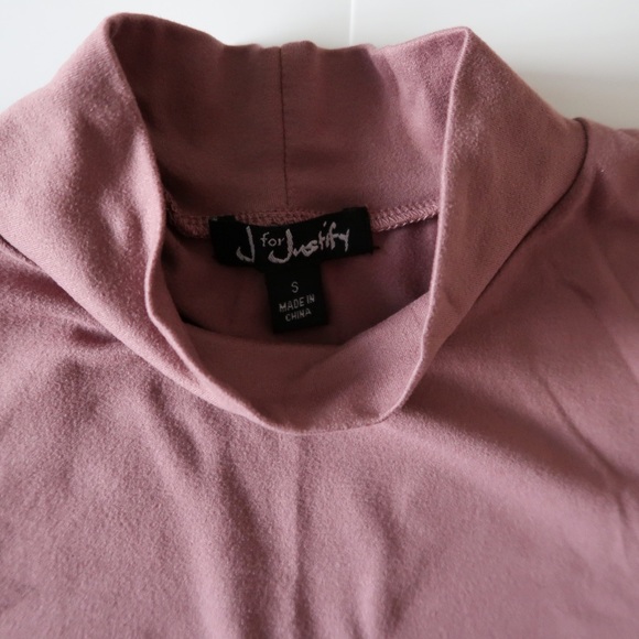 Open shoulder top J for Justify - Picture 3 of 4